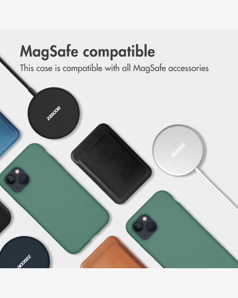 Accezz Liquid Silicone Backcover met MagSafe iPhone 13 - Groen / Grün  / Green